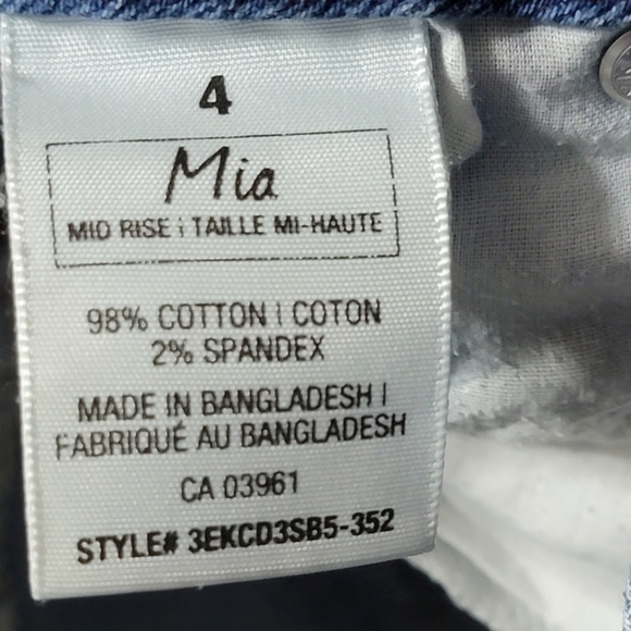 Mia | Women's Mid Rise Light Wash Denim Jean Shorts - Picture 4 of 7